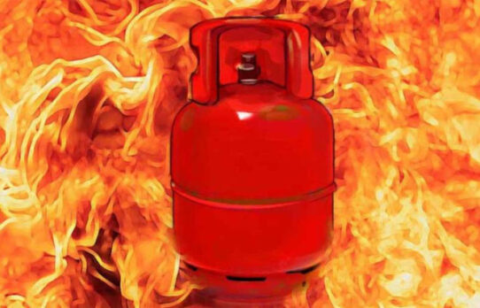 কুমিল্লায় গ্যাস লিকেজ বিস্ফোরণ: একই পরিবারের ৪ জন দগ্ধ, ২ জনের অবস্থা আশঙ্কাজনক